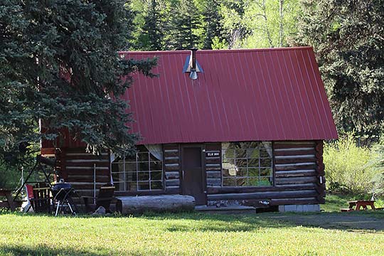 Elk Inn rental cabin exterior