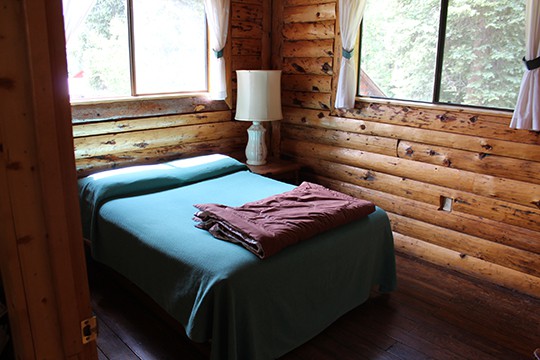 Steller's Perch cabin bedroom