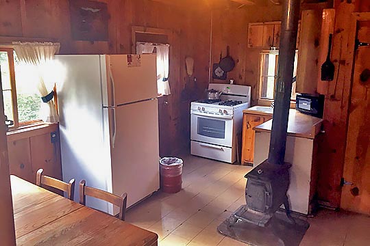 Chipmunk cabin lodging kitchen